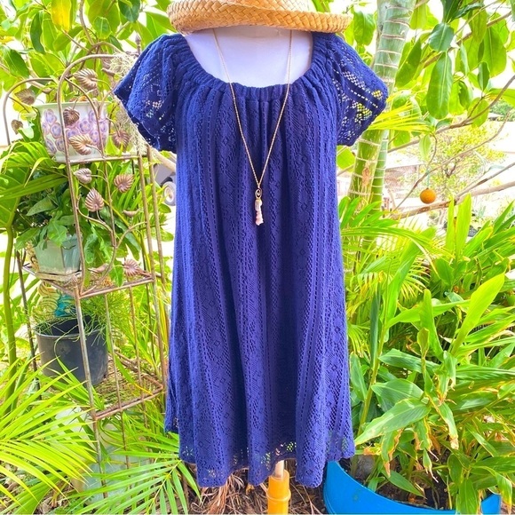 Roxy dress in a navy color size small with lining. EUC - Picture 3 of 9